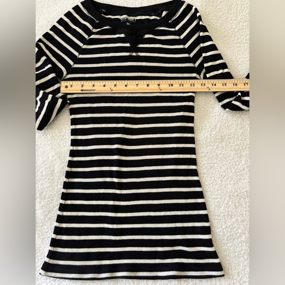 Old Navy Women’s Long Sleeve Striped Shirt - Picture 5 of 7